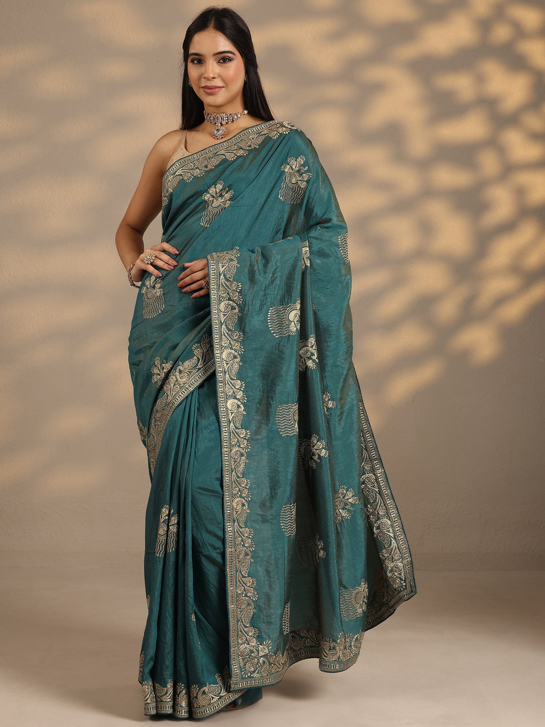 Green Embroidered Organza Saree With Unstitched Blouse Piece