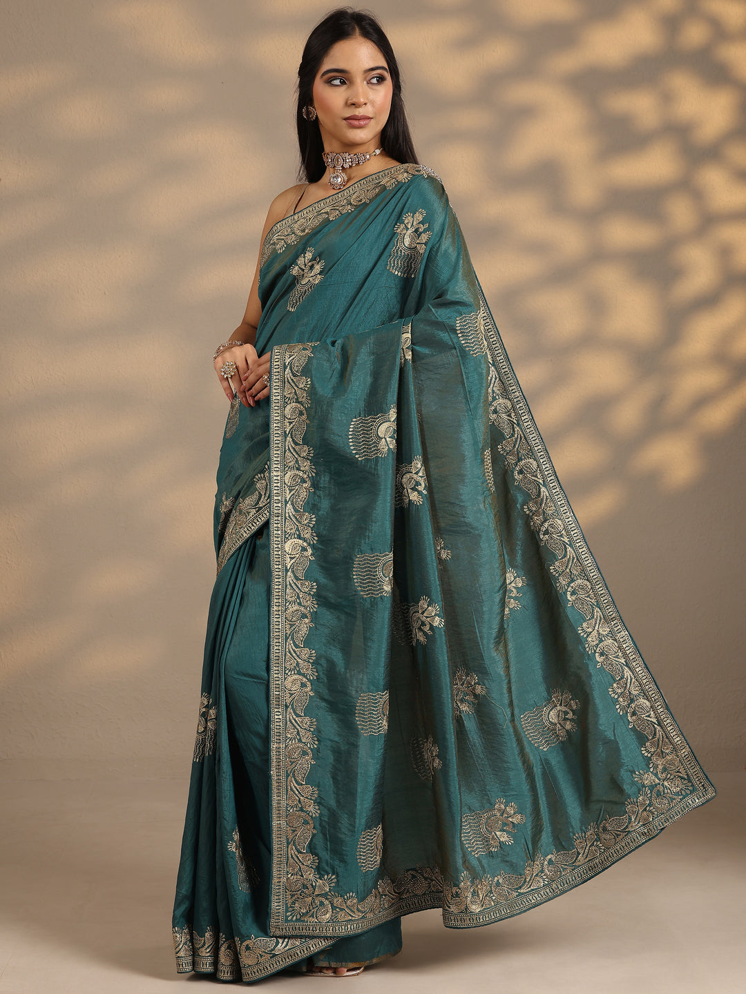 Green Embroidered Organza Saree With Unstitched Blouse Piece