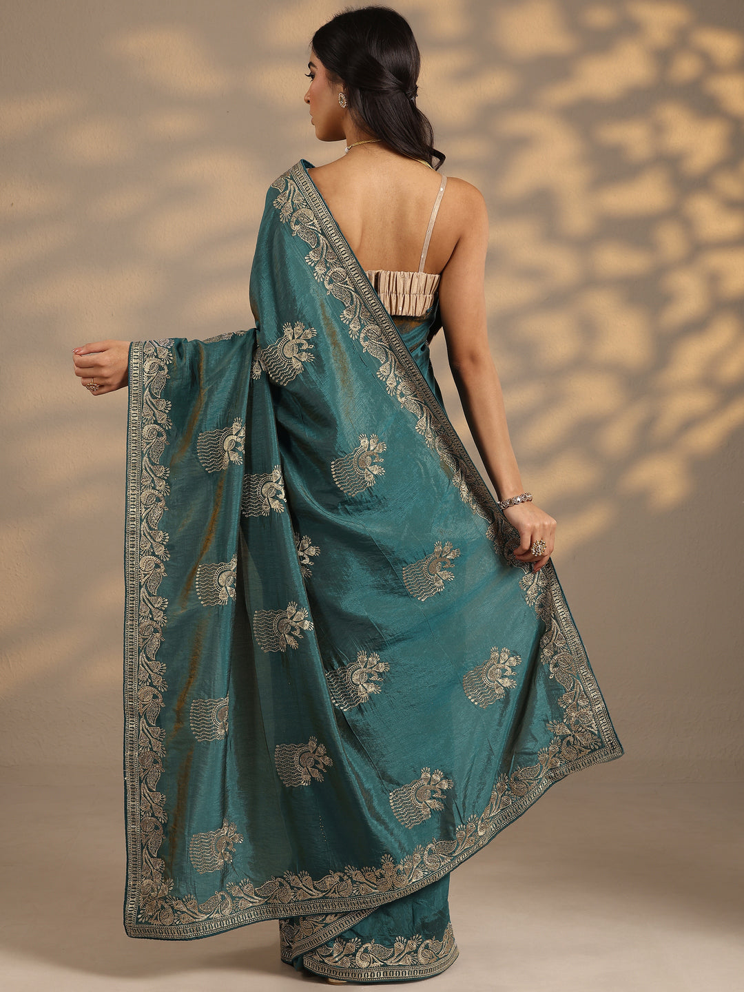 Green Embroidered Organza Saree With Unstitched Blouse Piece