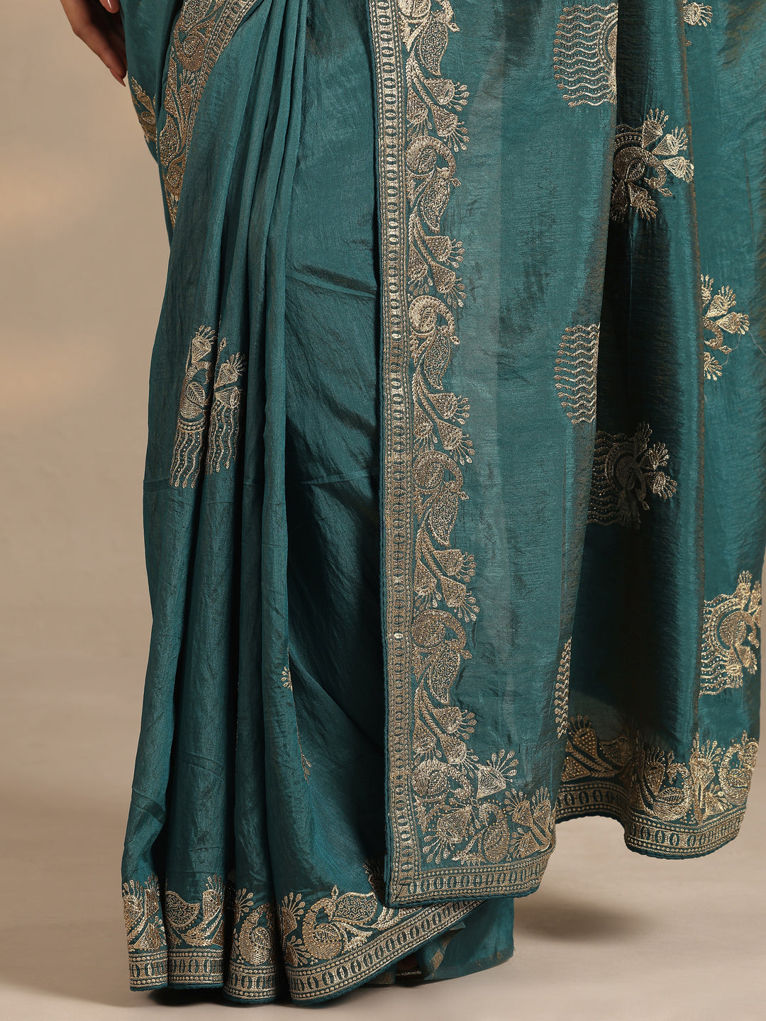 Green Embroidered Organza Saree With Unstitched Blouse Piece