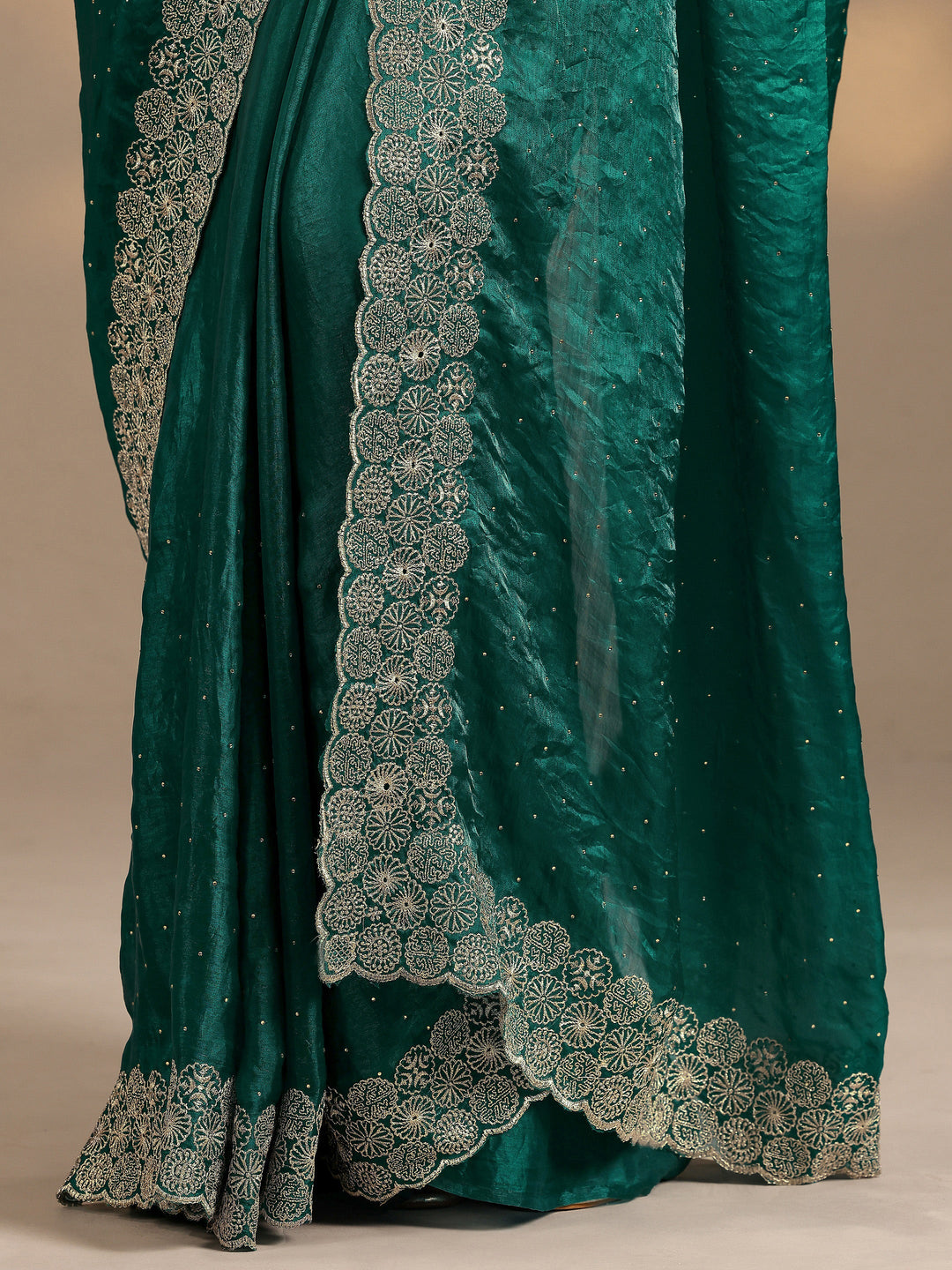 Green Embellished Silk Blend Saree With Unstitched Blouse Piece