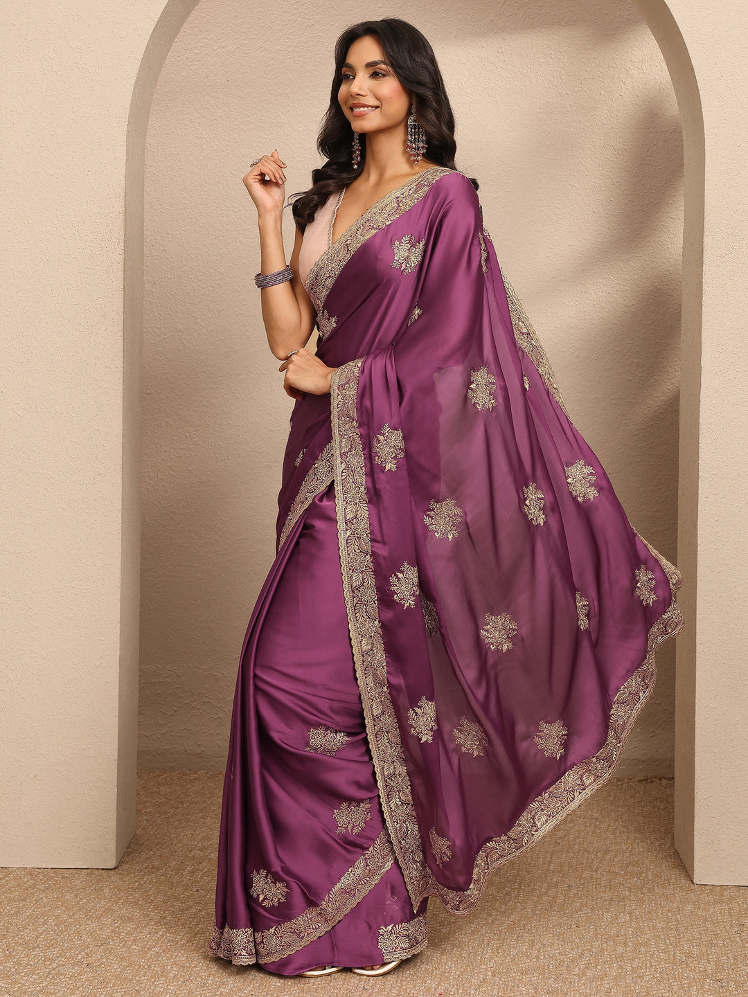Mauve Embroidered Silk Blend Saree With Unstitched Blouse Piece