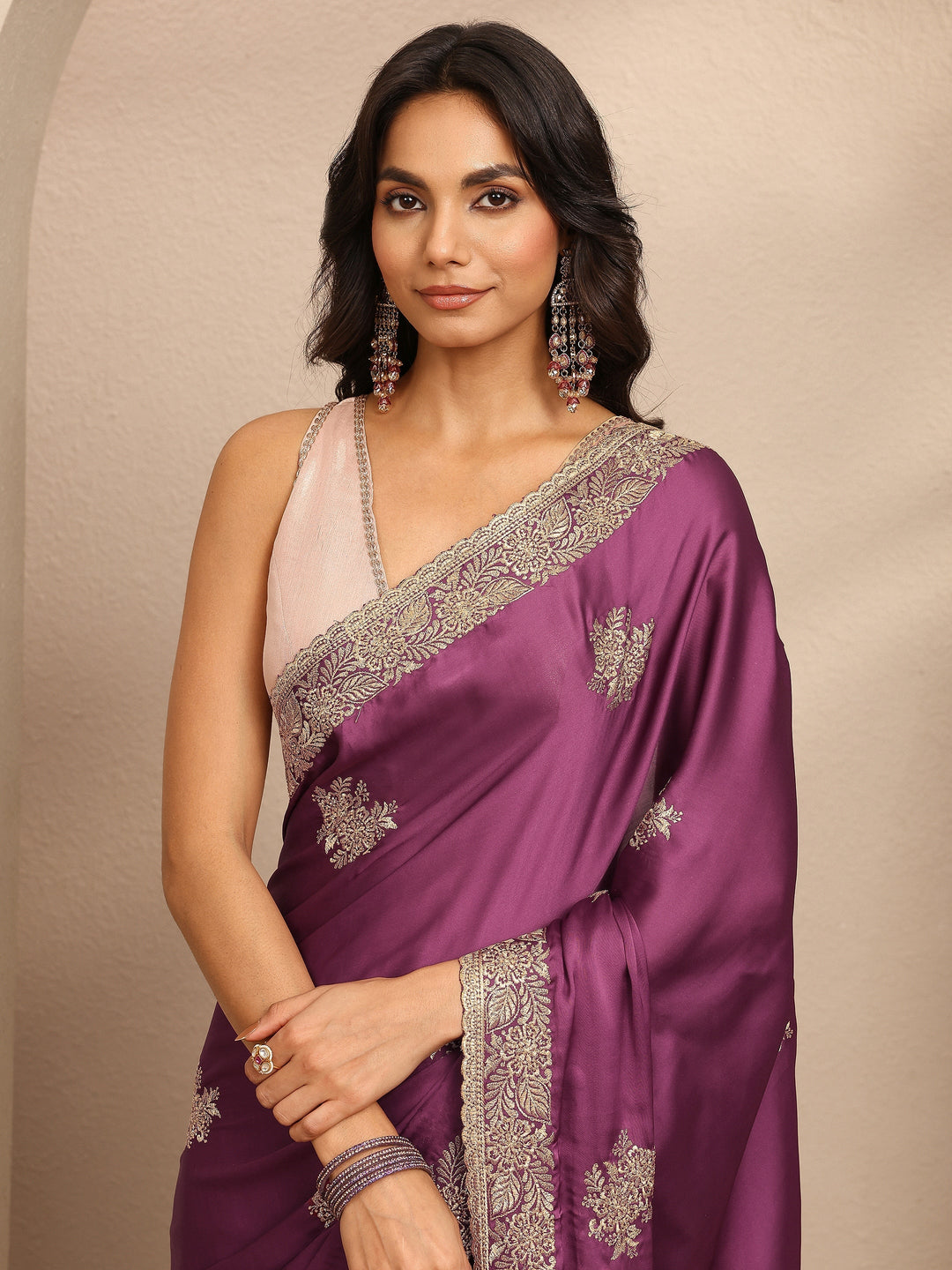 Mauve Embroidered Silk Blend Saree With Unstitched Blouse Piece