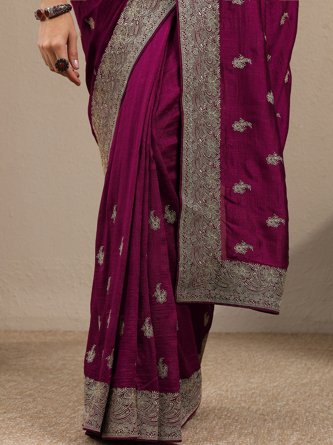 Magenta Embroidered Silk Blend Saree With Unstitched Blouse Piece