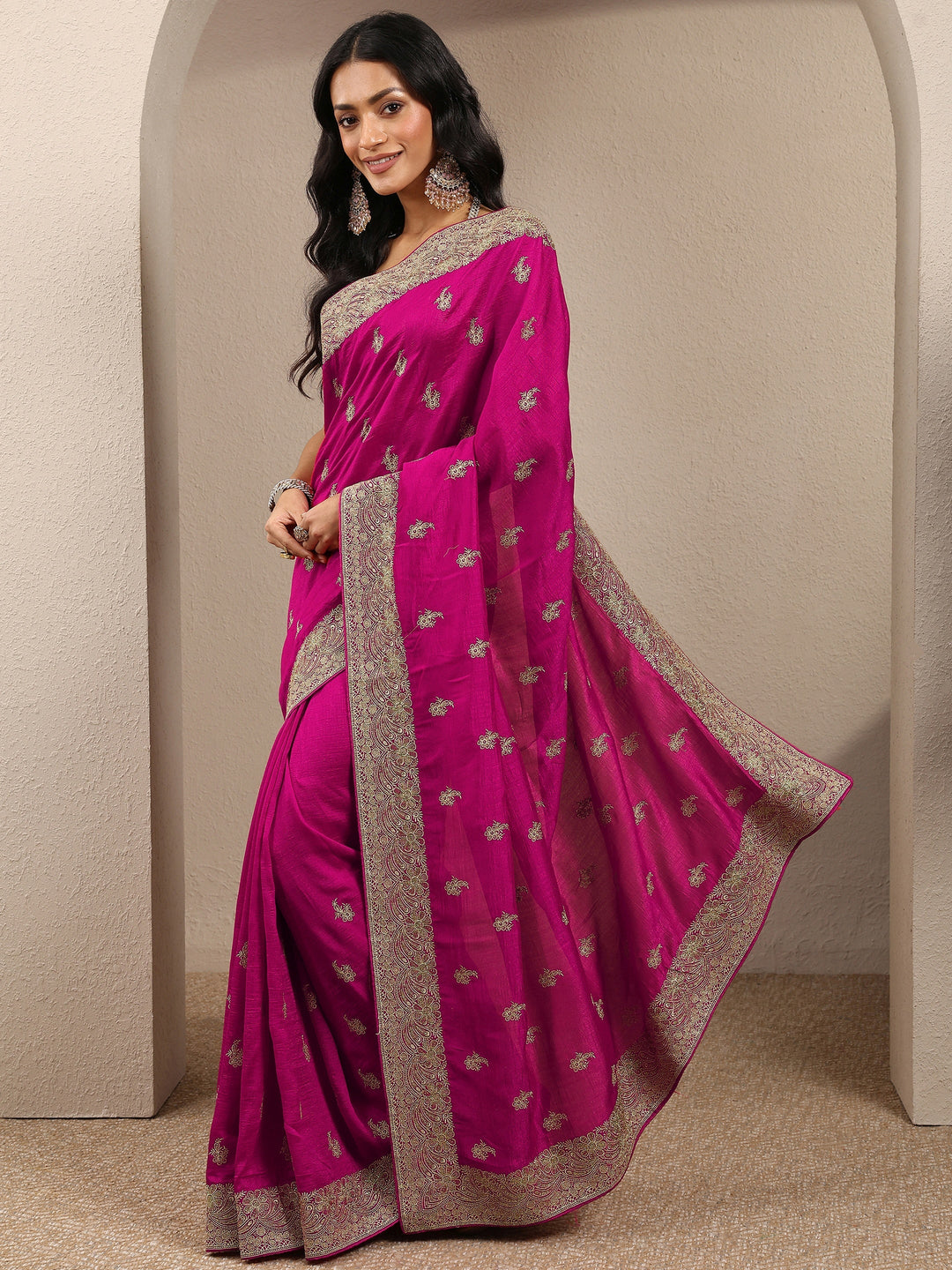 Pink Embroidered Silk Blend Saree With Unstitched Blouse Piece