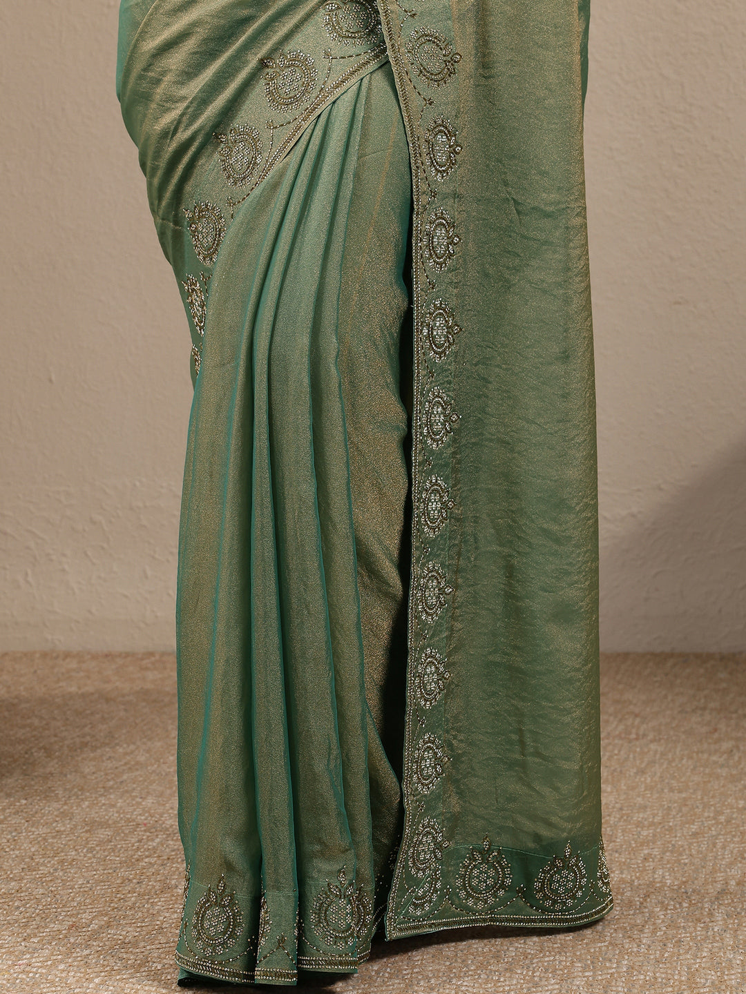 Green Solid Silk Blend Saree With Unstitched Blouse Piece