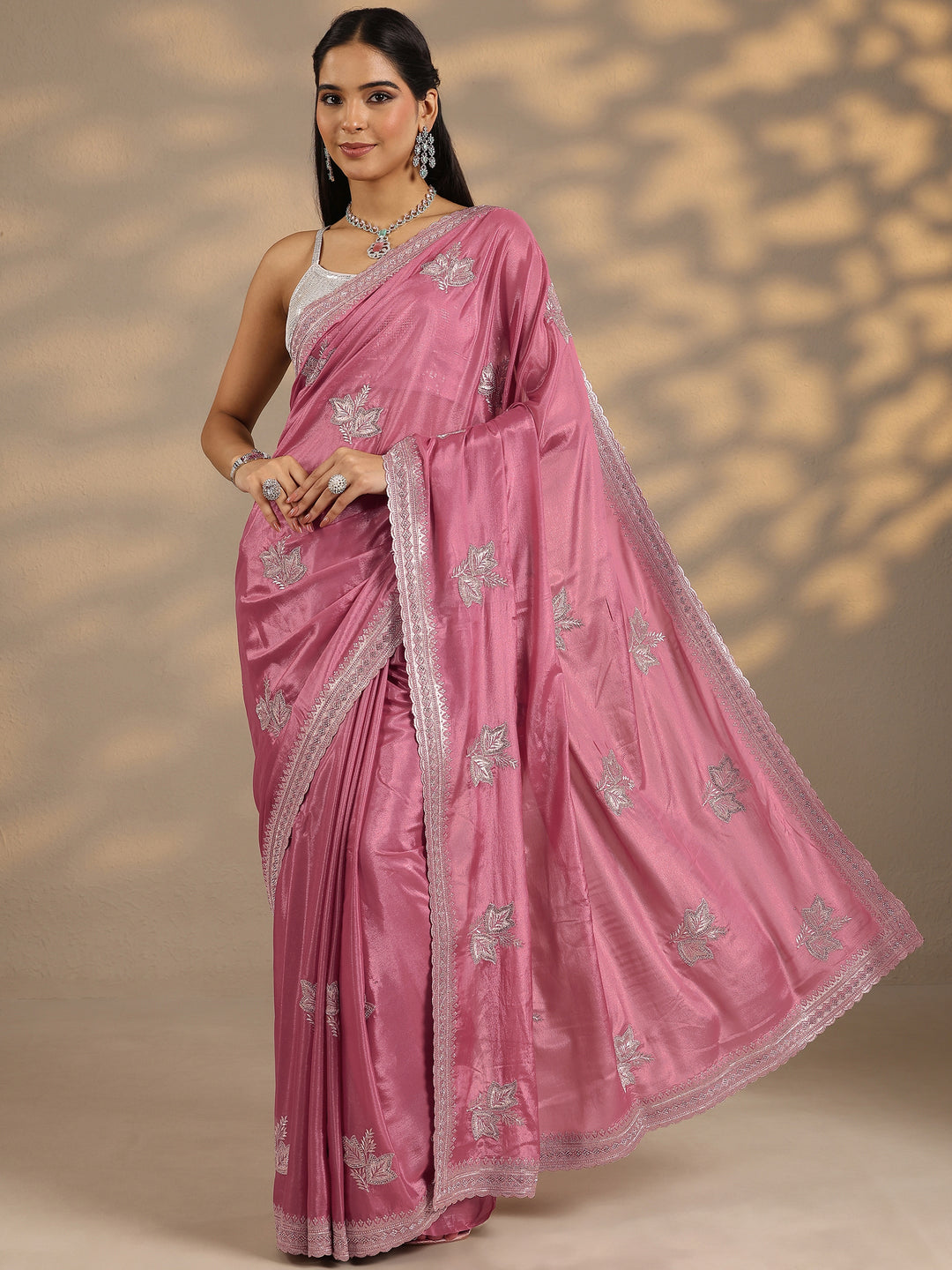 Peach Embellished Silk Blend Saree With Unstitched Blouse Piece