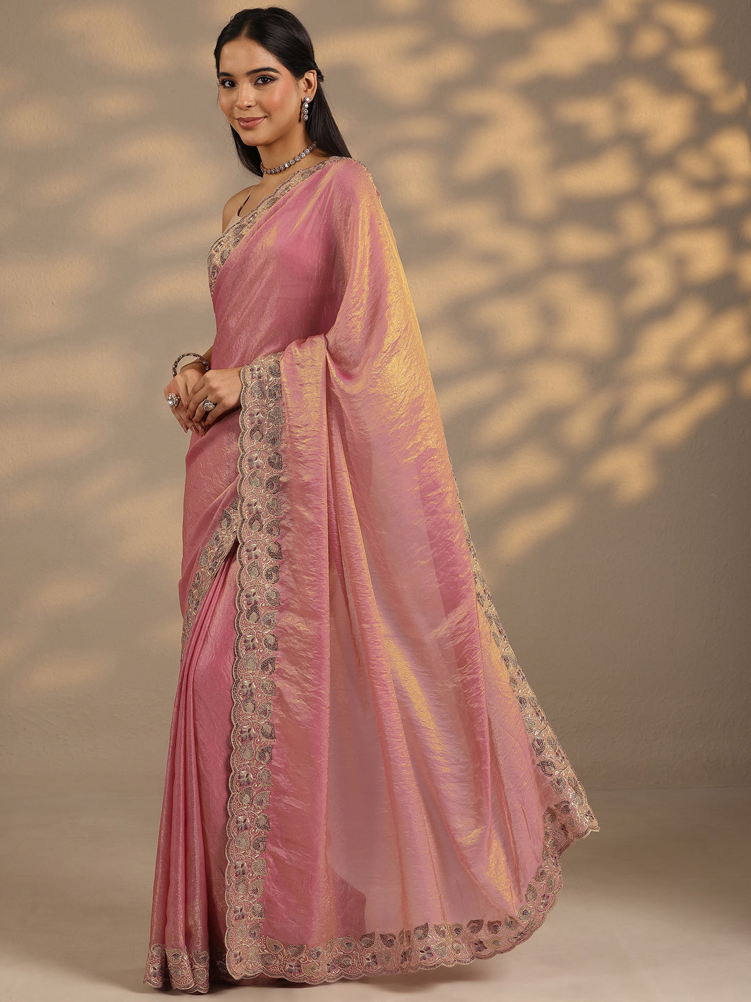 Peach Solid Silk Blend Saree With Unstitched Blouse Piece