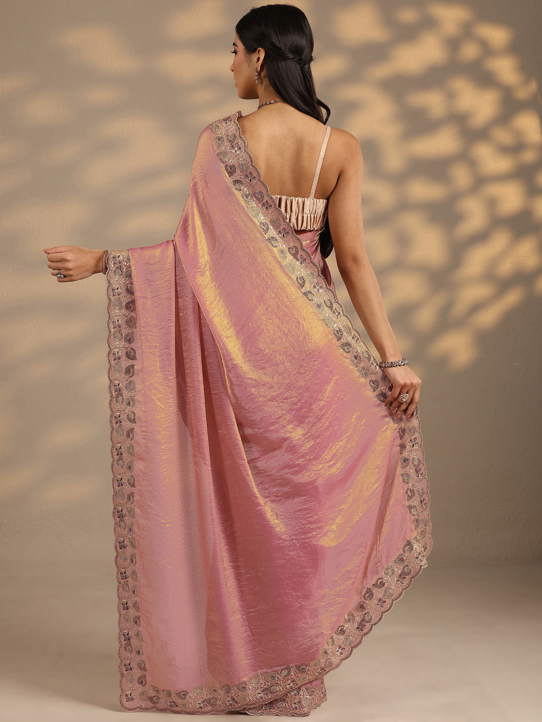 Peach Solid Silk Blend Saree With Unstitched Blouse Piece
