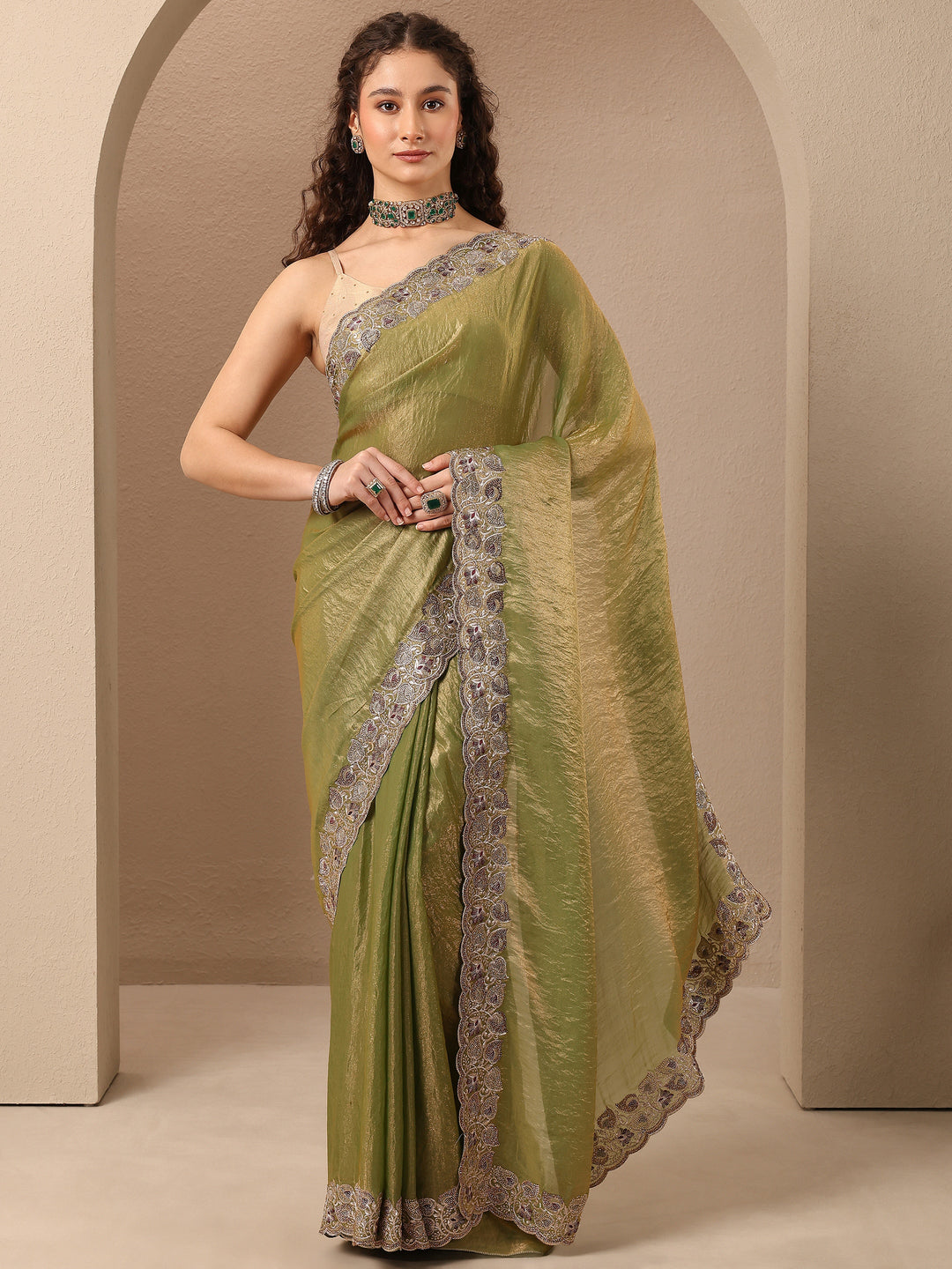 Green Solid Silk Blend Saree With Unstitched Blouse Piece
