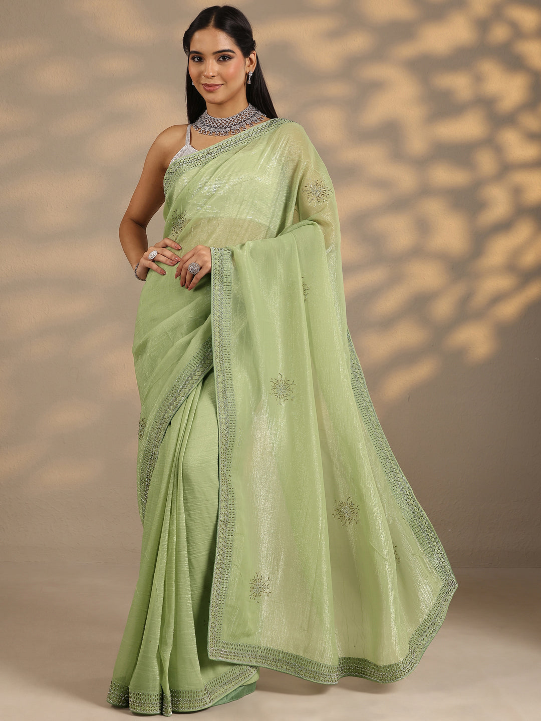 Green Embellished Silk Blend Saree With Unstitched Blouse Piece