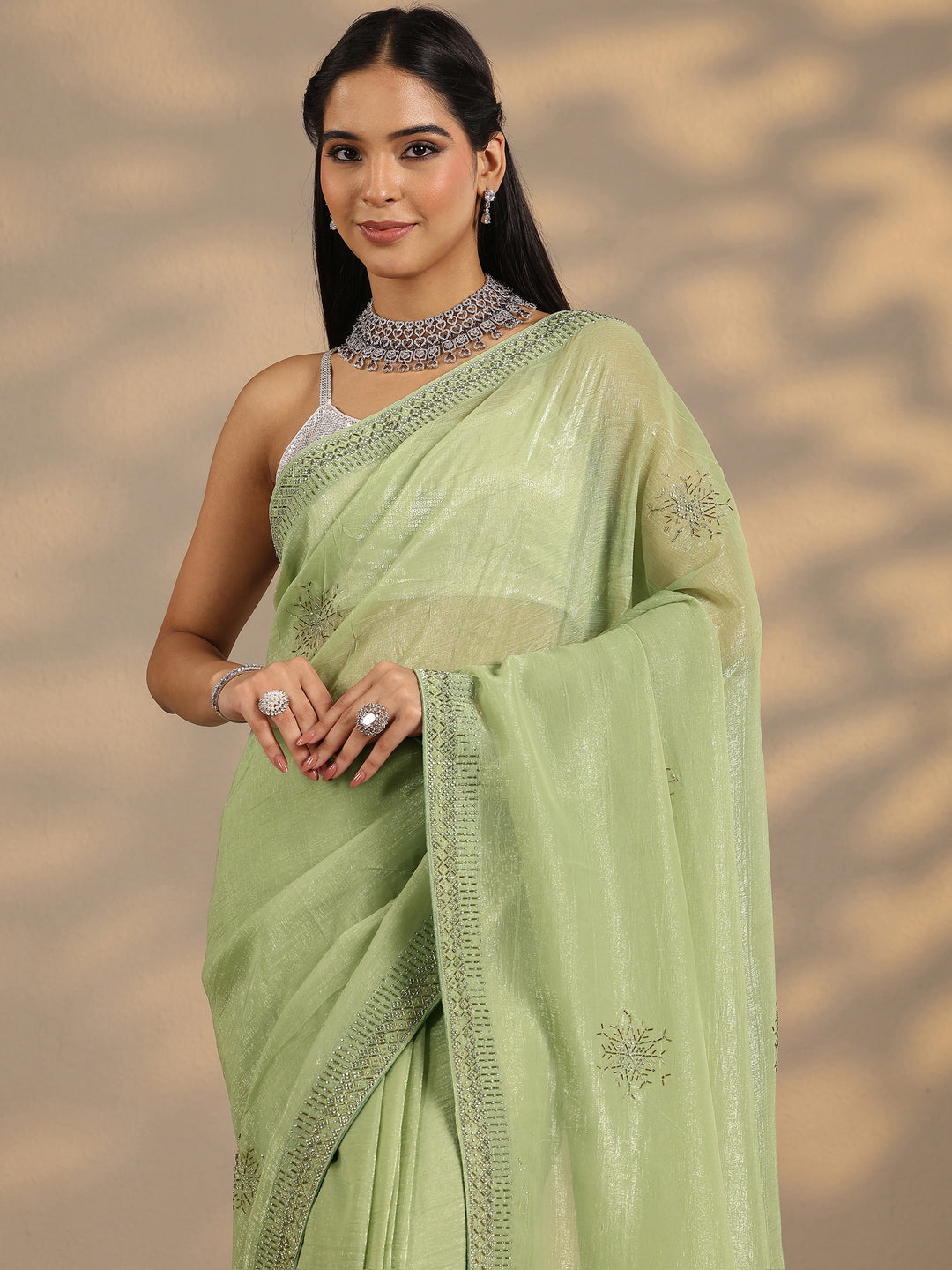 Green Embellished Silk Blend Saree With Unstitched Blouse Piece