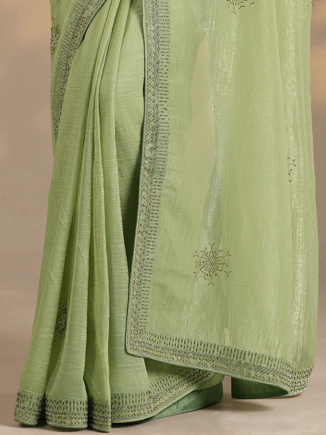 Green Embellished Silk Blend Saree With Unstitched Blouse Piece