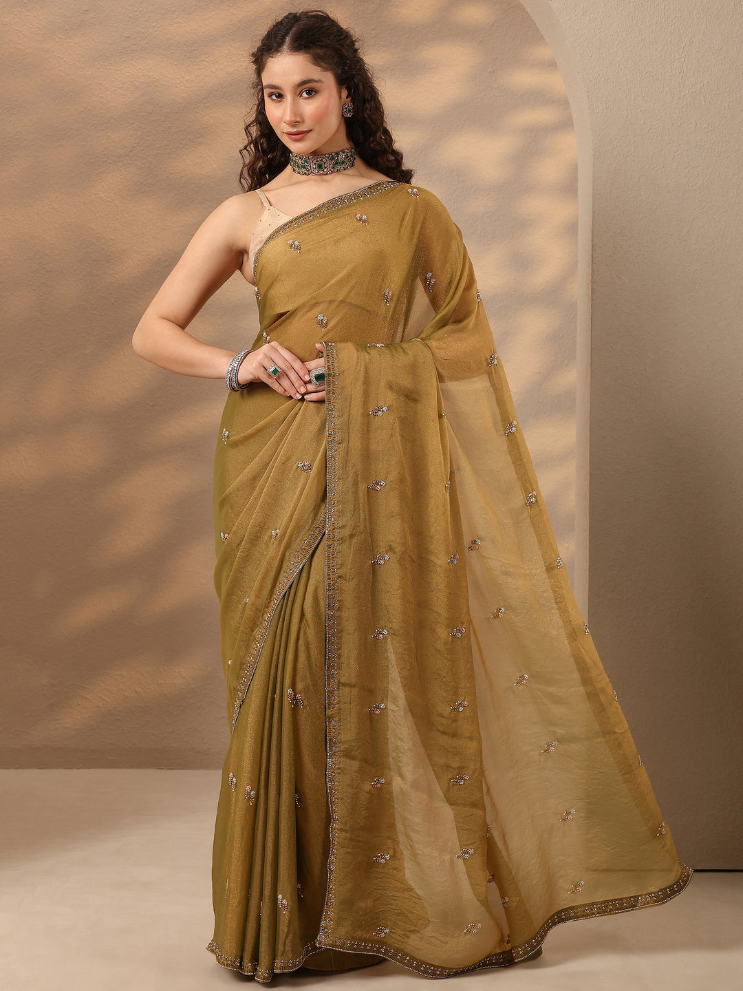 Green Embellished Silk Blend Saree With Unstitched Blouse Piece