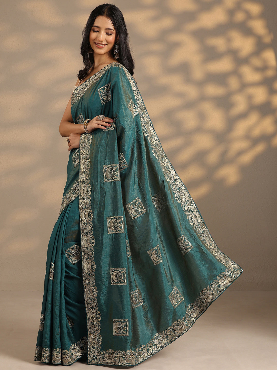 Blue Embellished Silk Blend Saree With Unstitched Blouse Piece