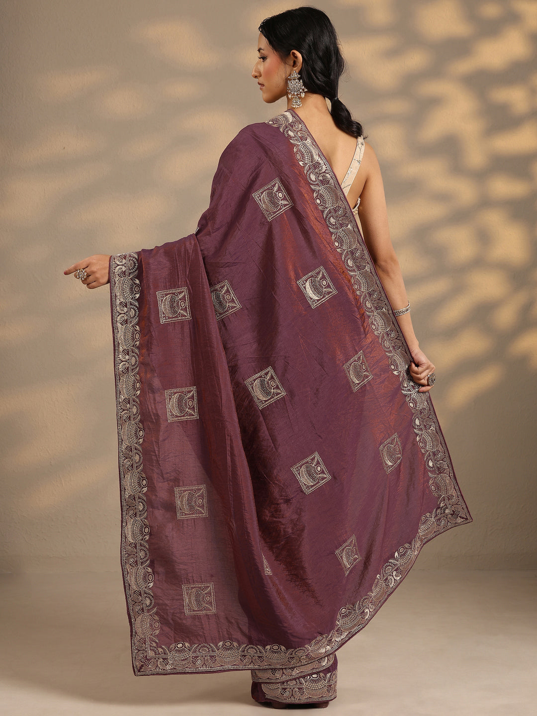 Purple Embellished Silk Blend Saree With Unstitched Blouse Piece