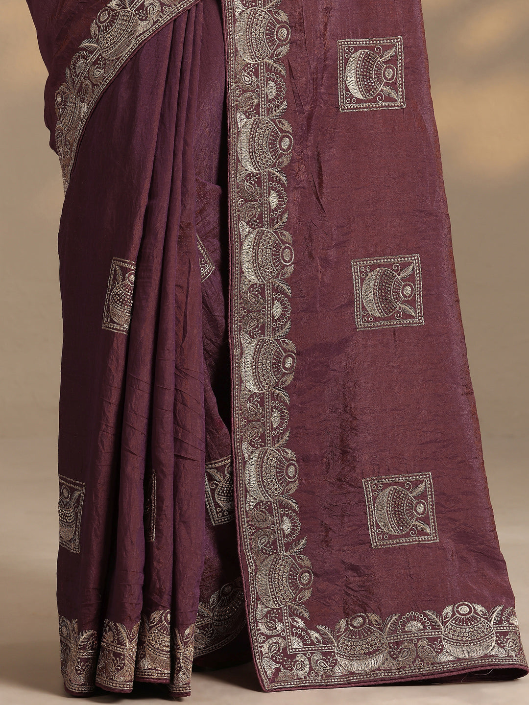 Purple Embellished Silk Blend Saree With Unstitched Blouse Piece