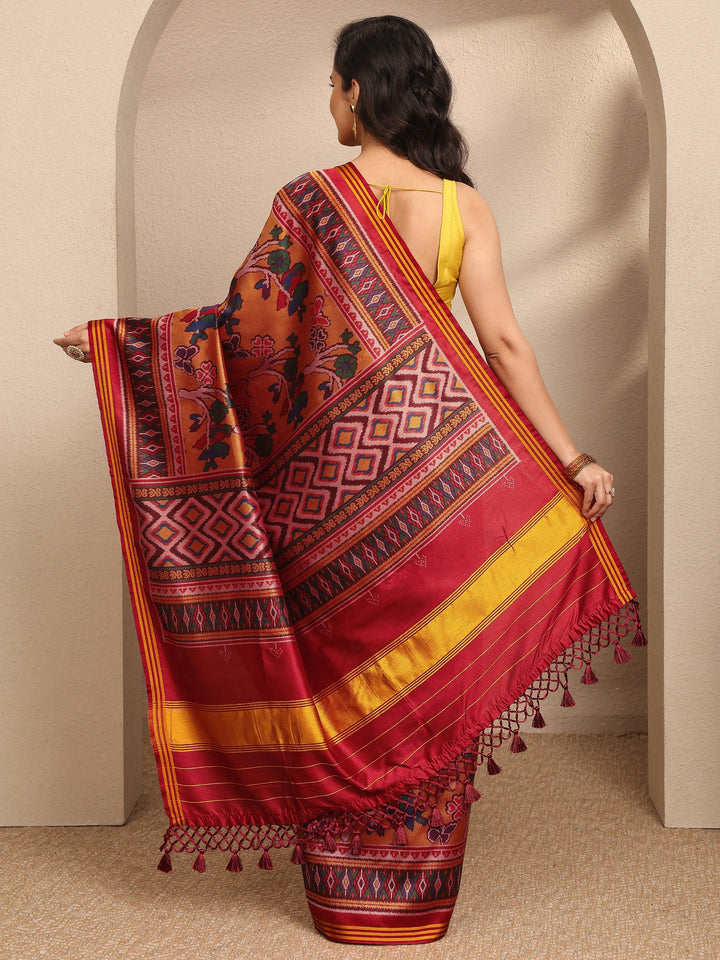 Mustard Printed Silk Blend Saree With Unstitched Blouse Piece