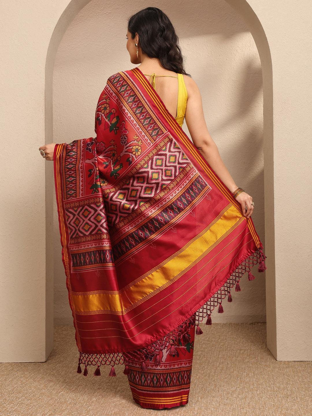Orange Printed Silk Blend Saree With Unstitched Blouse Piece