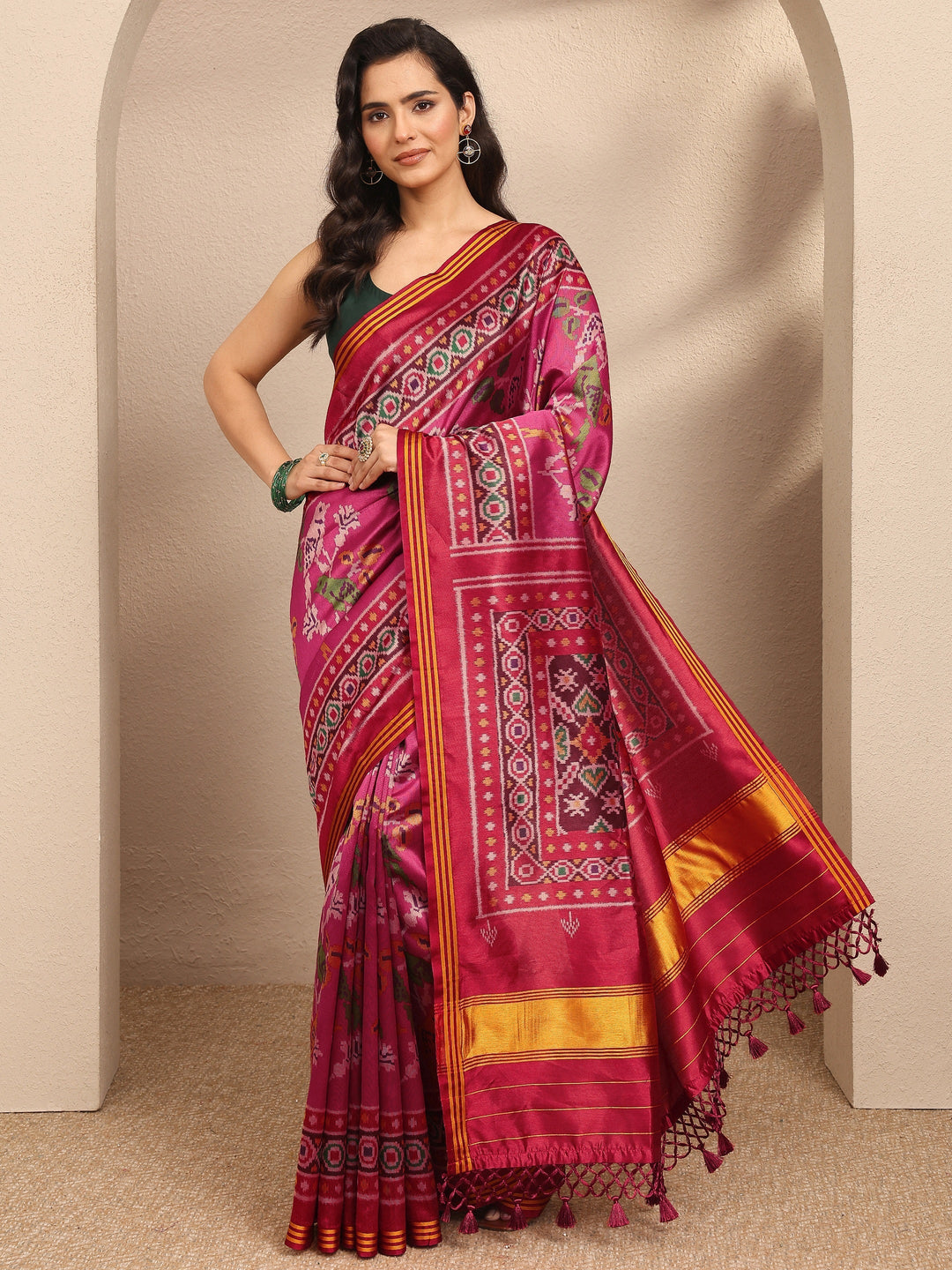 Pink Printed Silk Blend Saree With Unstitched Blouse Piece