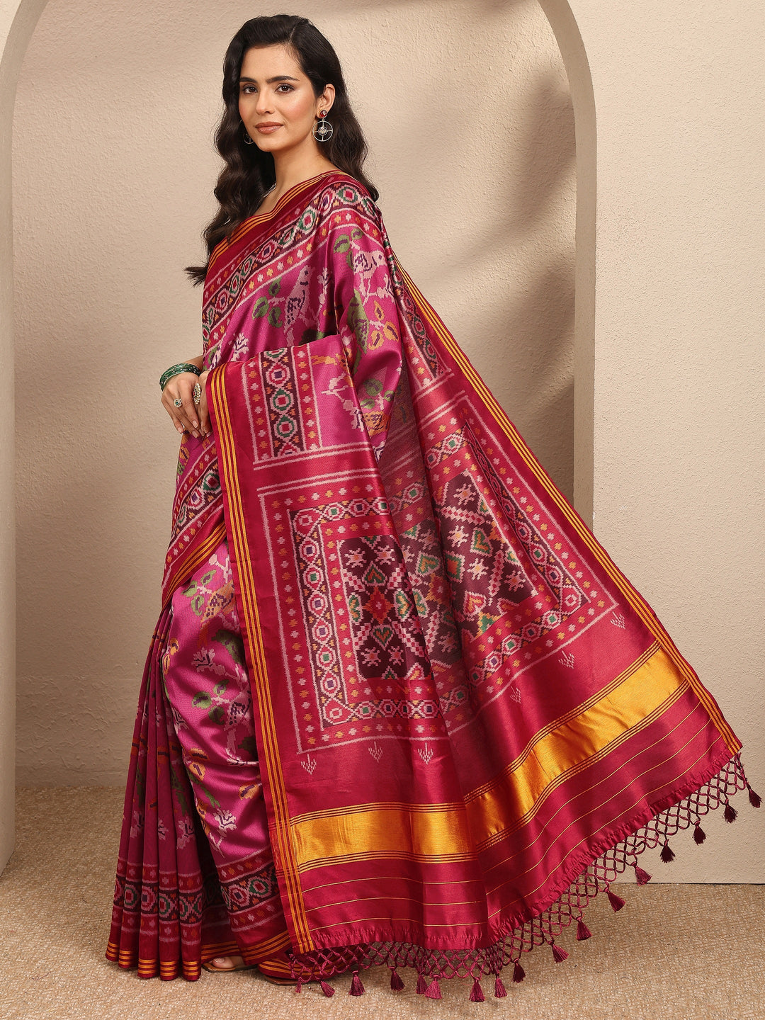Pink Printed Silk Blend Saree With Unstitched Blouse Piece