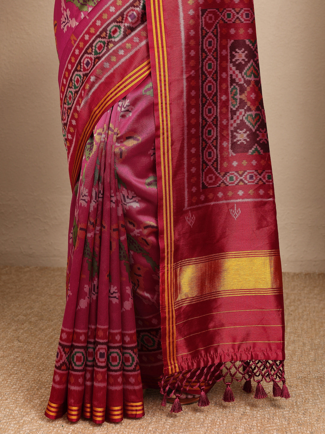 Pink Printed Silk Blend Saree With Unstitched Blouse Piece