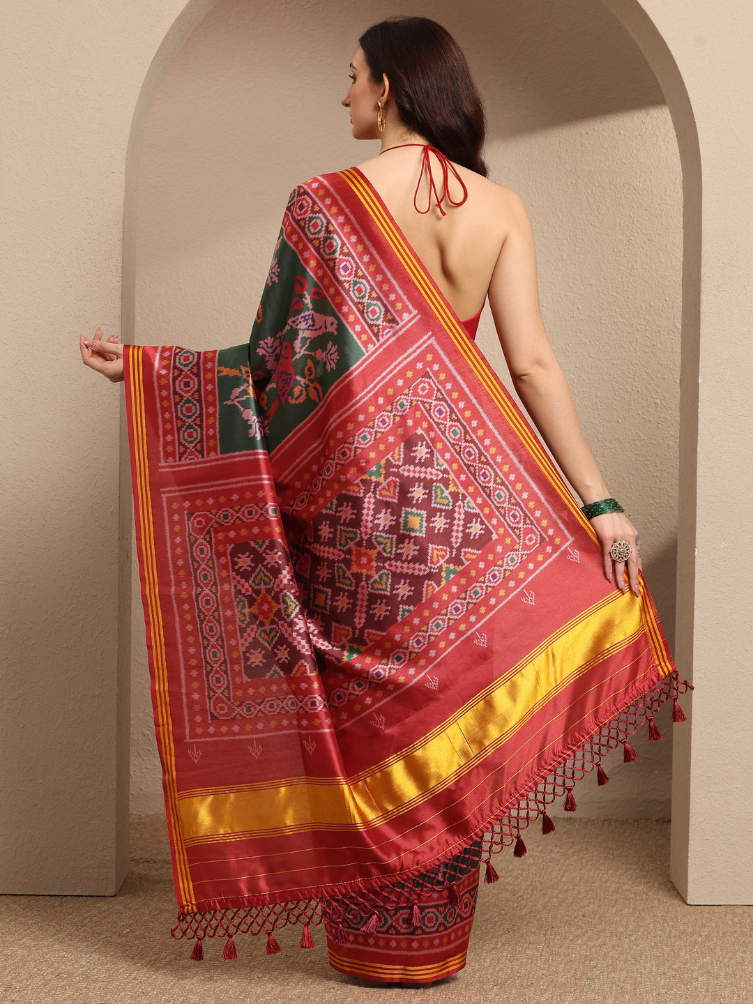 Green Printed Silk Blend Saree With Unstitched Blouse Piece