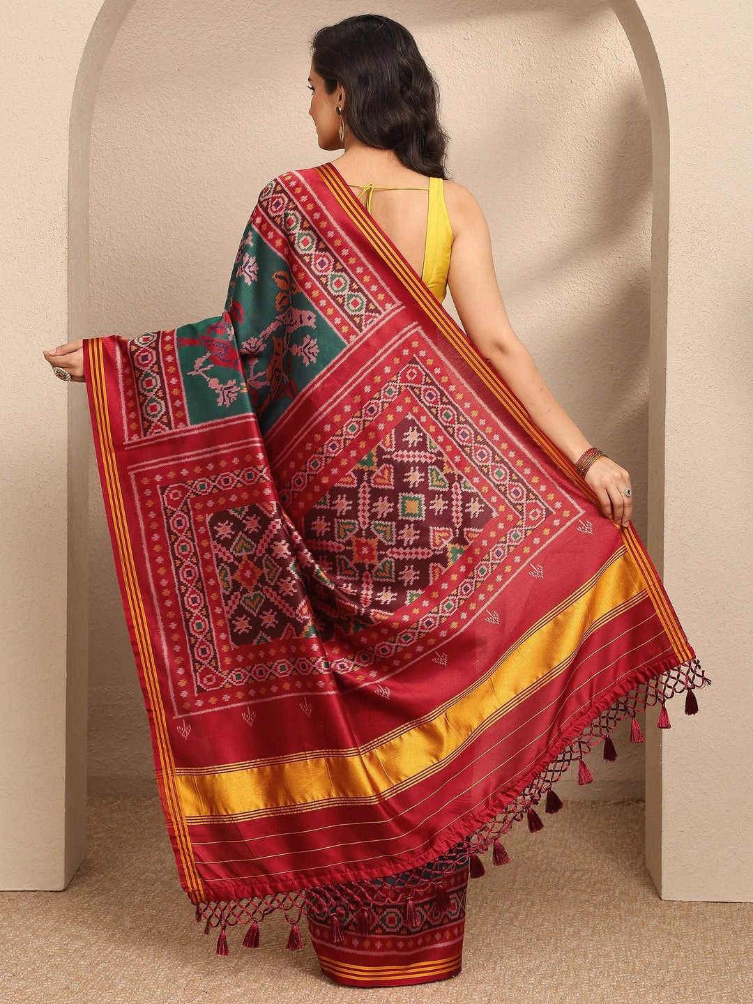 Blue Printed Silk Blend Saree With Unstitched Blouse Piece