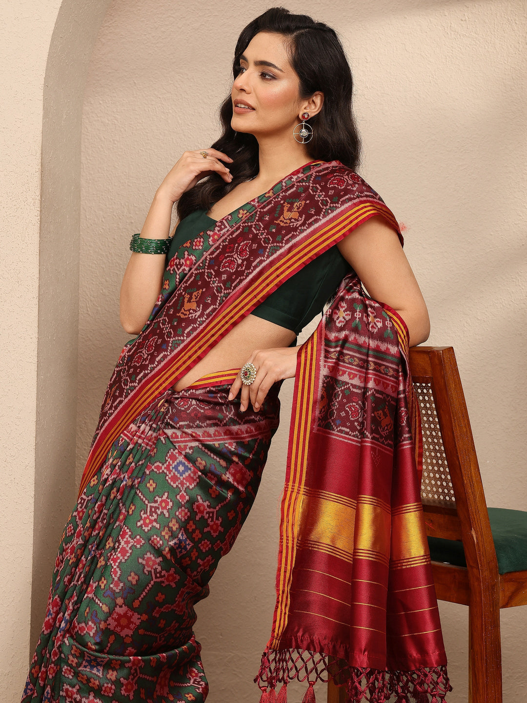 Green Ikkat Printed Silk Blend Saree With Unstitched Blouse Piece