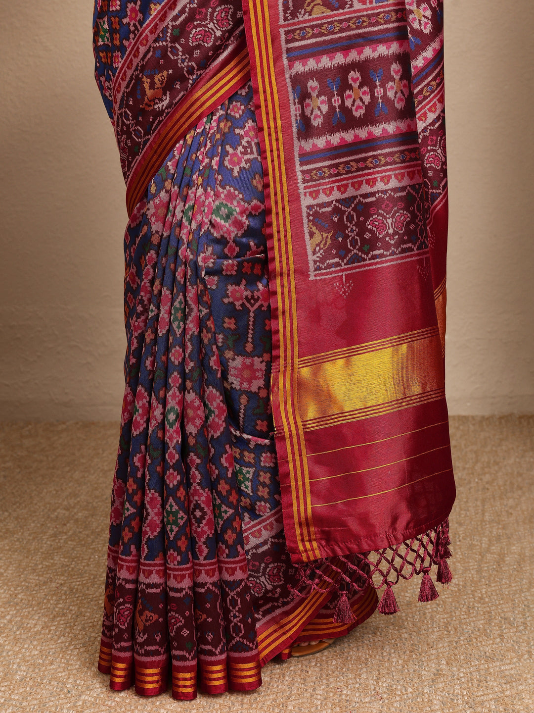 Blue Ikkat Printed Silk Blend Saree With Unstitched Blouse Piece