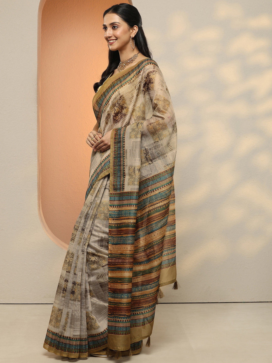 Yellow Printed Silk Blend Saree With Unstitched Blouse Piece