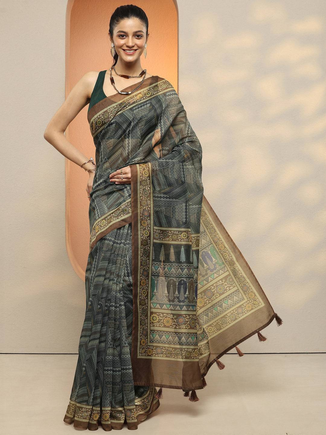 Green Geometric Printed Silk Blend Saree With Unstitched Blouse Piece
