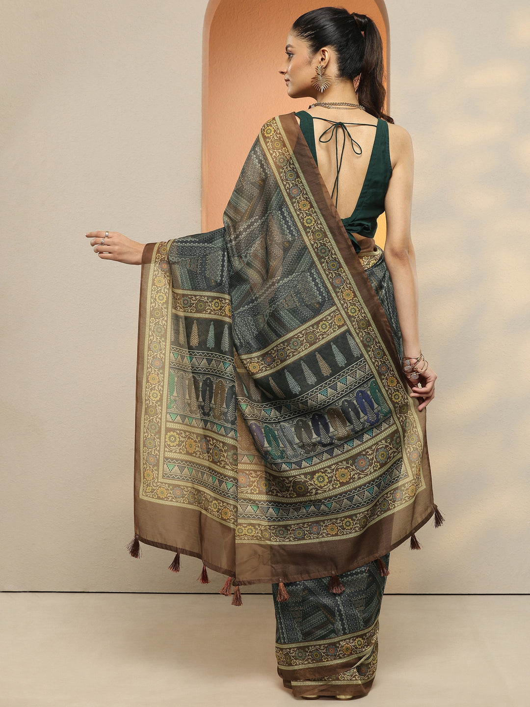 Green Geometric Printed Silk Blend Saree With Unstitched Blouse Piece