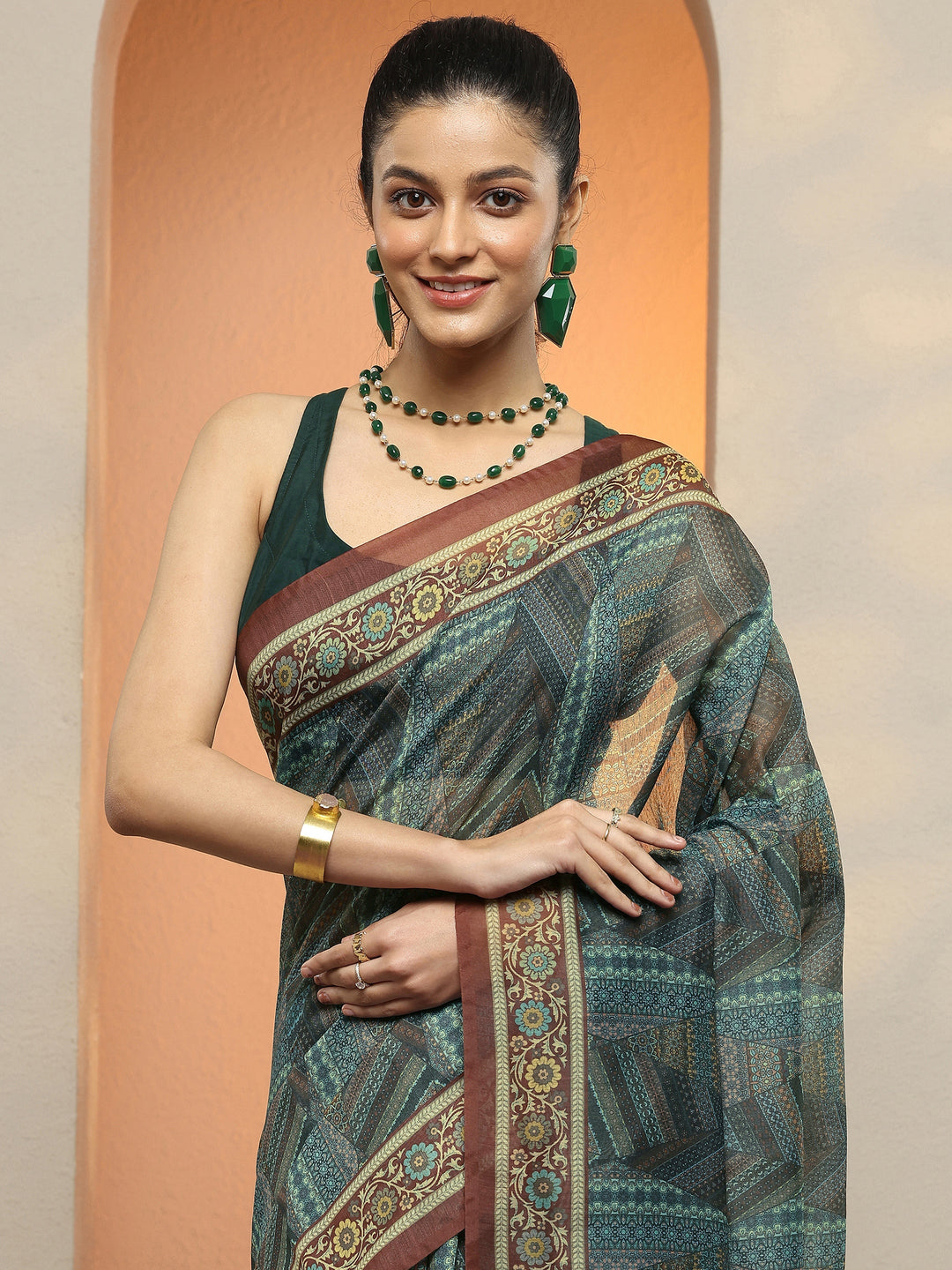 Green Geometric Printed Silk Blend Saree With Unstitched Blouse Piece