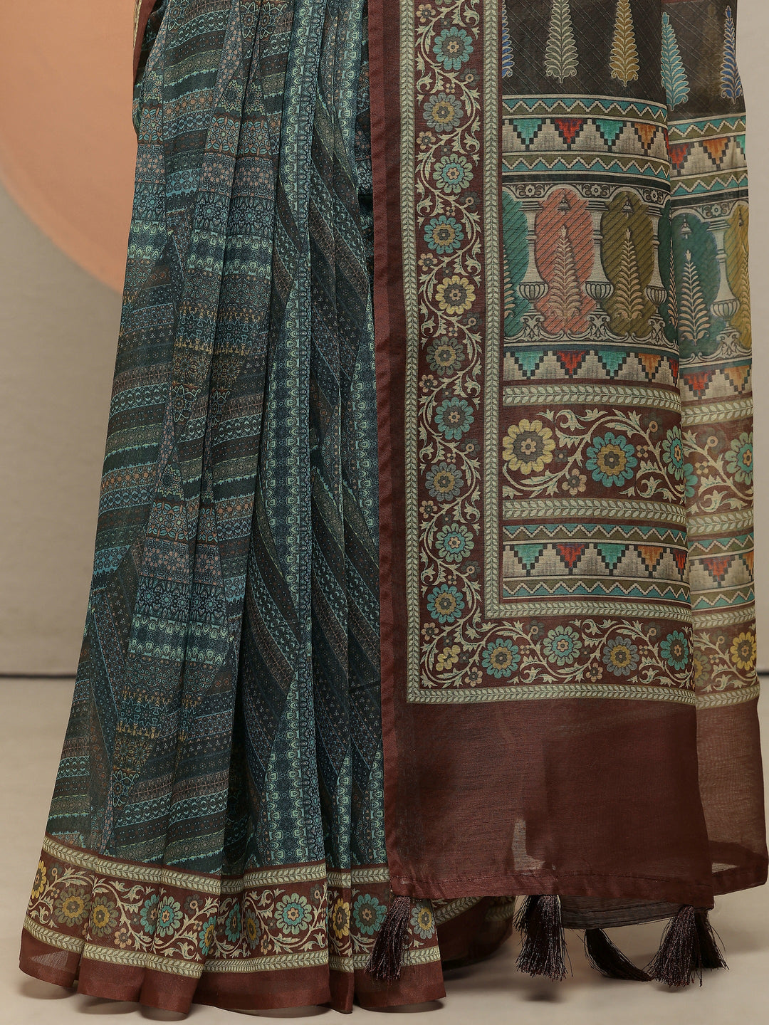 Green Geometric Printed Silk Blend Saree With Unstitched Blouse Piece
