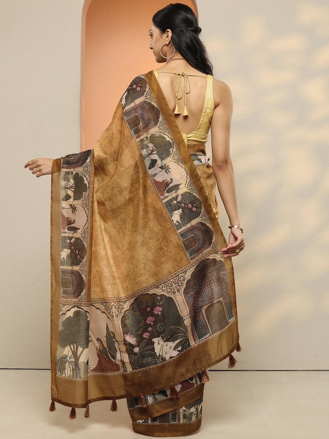Mustard Printed Silk Blend Saree With Unstitched Blouse Piece