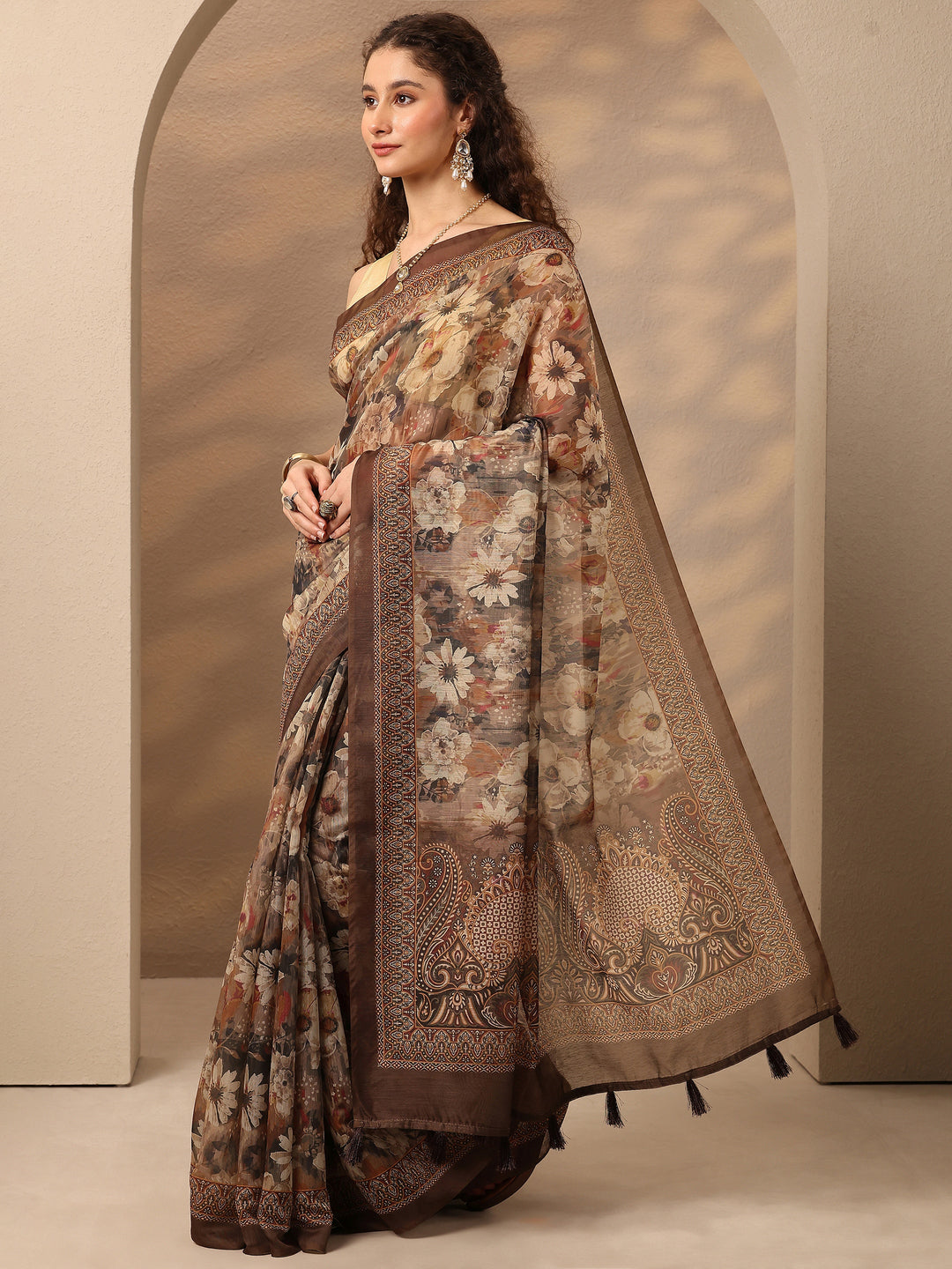 Brown Printed Silk Blend Saree With Unstitched Blouse Piece