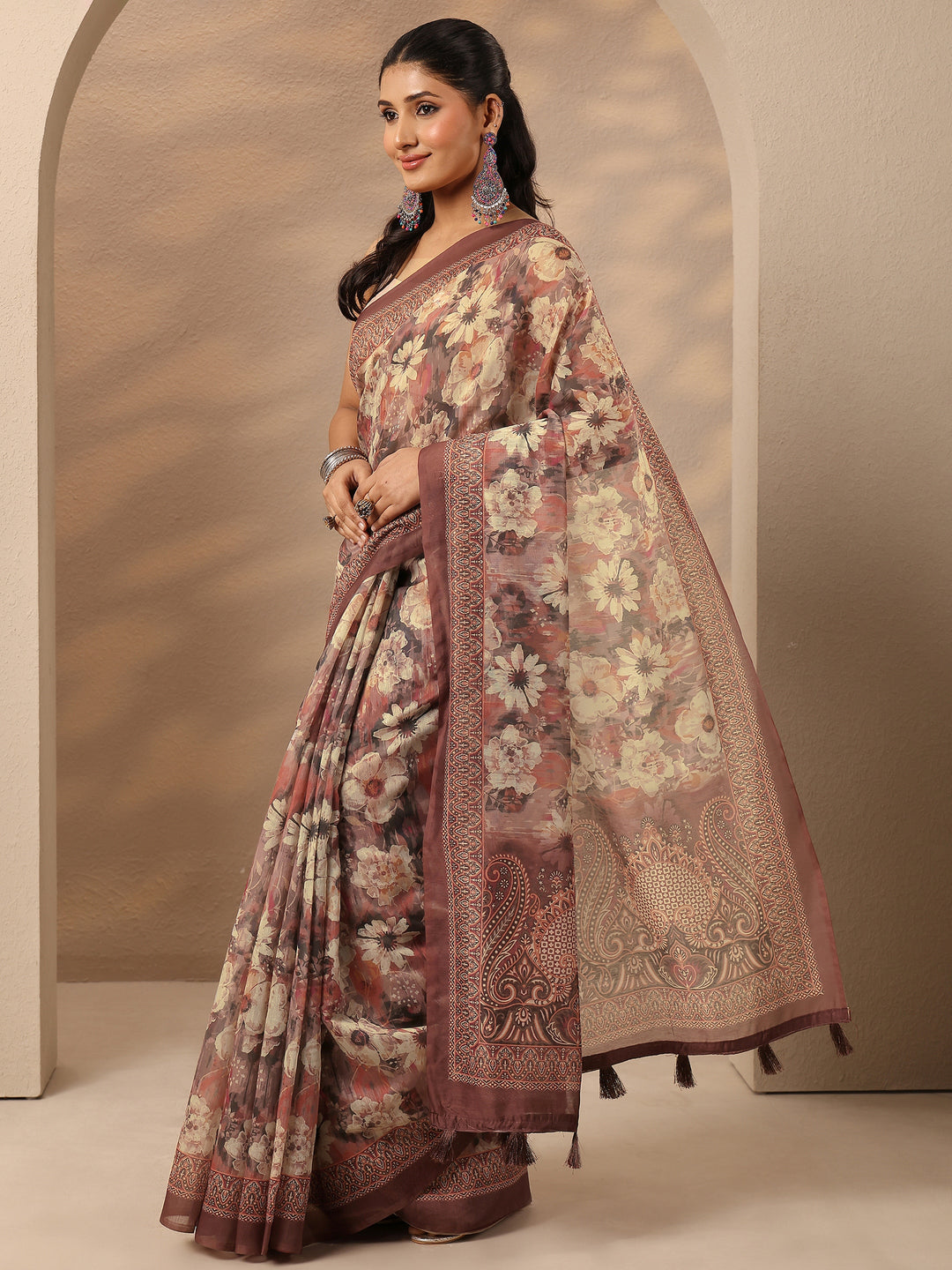 Brown Printed Silk Blend Saree With Unstitched Blouse Piece