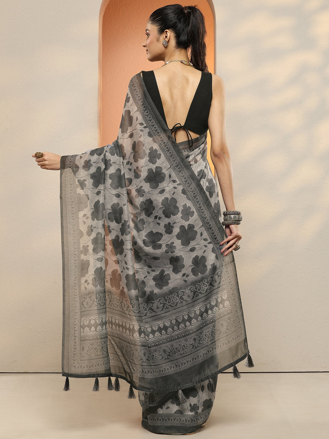 Grey Printed Silk Blend Sarees With Unstitched Blouse Piece