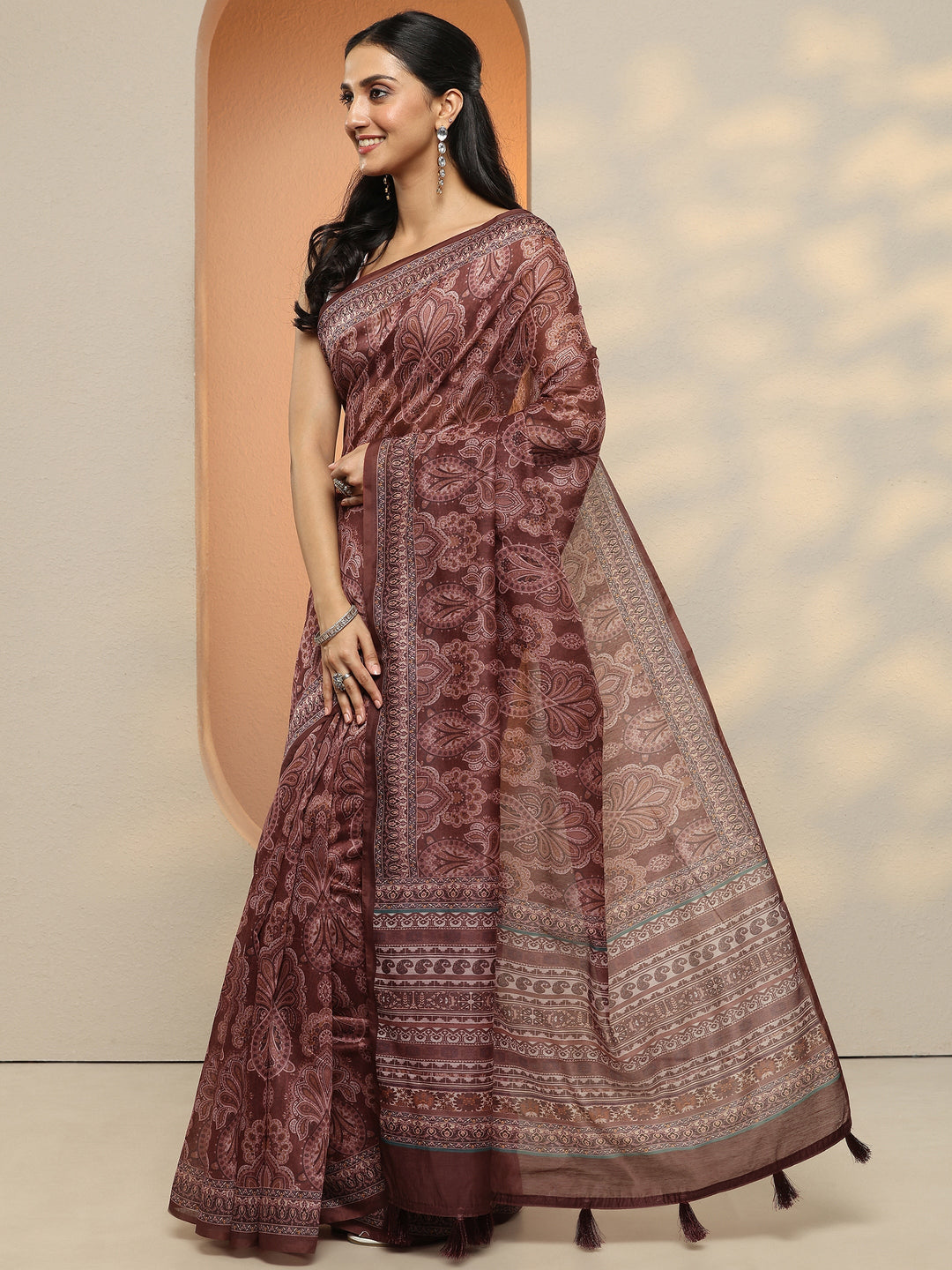 Brown Printed Silk Blend Saree With Unstitched Blouse Piece