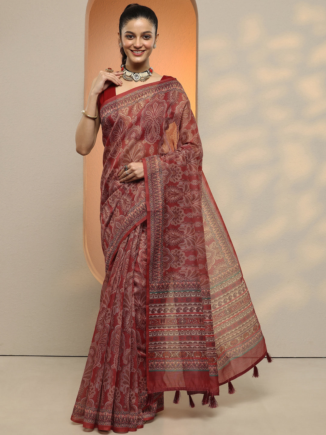 Red Printed Silk Blend Saree With Unstitched Blouse Piece