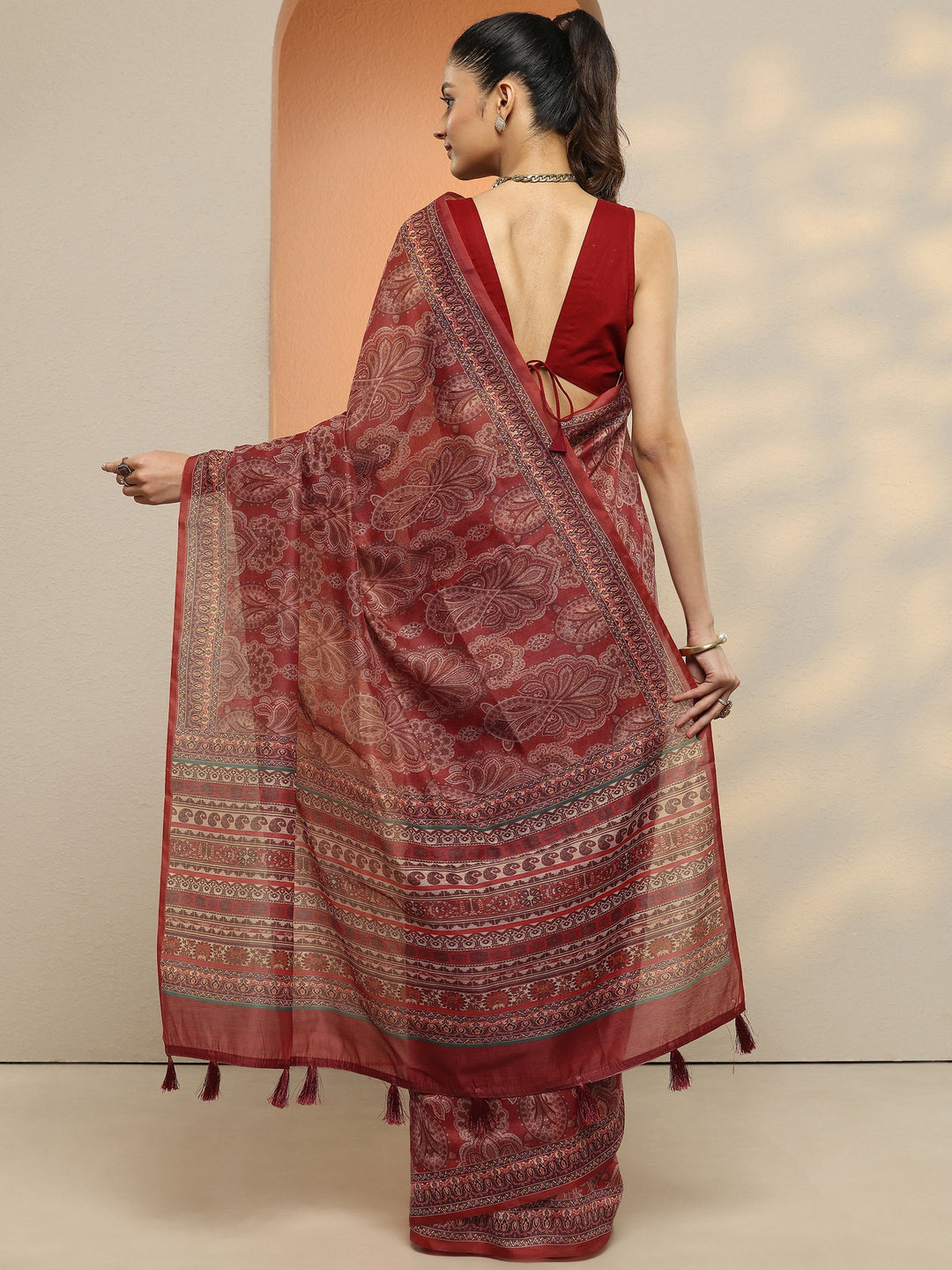 Red Printed Silk Blend Saree With Unstitched Blouse Piece