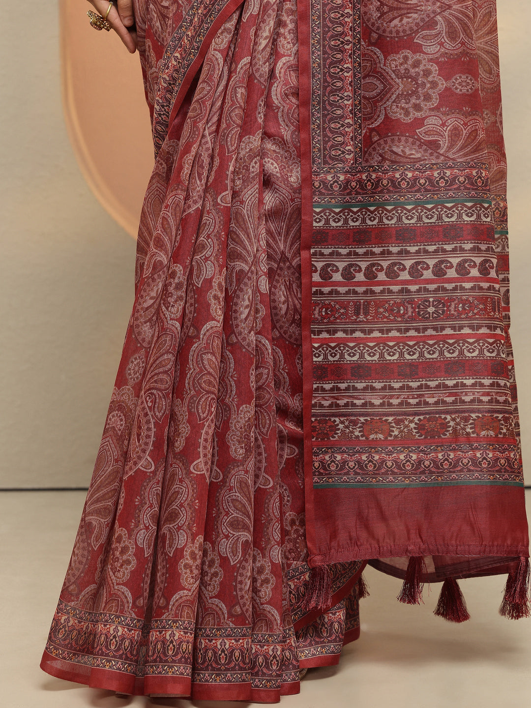 Red Printed Silk Blend Saree With Unstitched Blouse Piece
