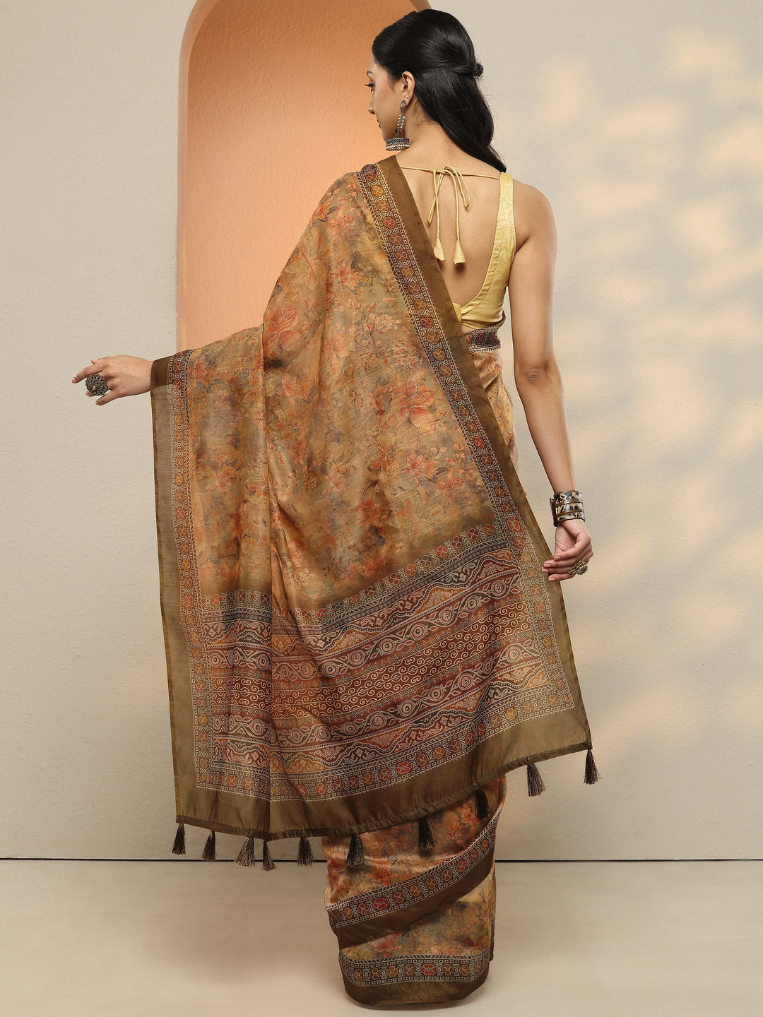 Yellow Printed Silk Blend Saree With Unstitched Blouse Piece