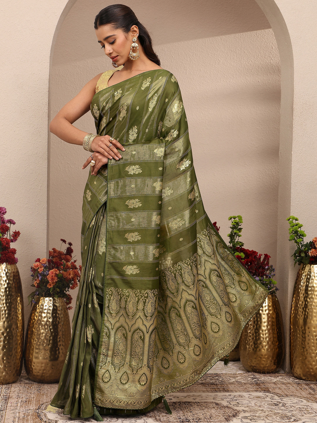 Green Woven Design Banarsi Silk Blend Saree With Unstitched Blouse Piece