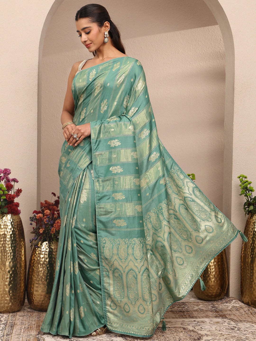 Green Woven Design Banarsi Silk Blend Saree With Unstitched Blouse Piece