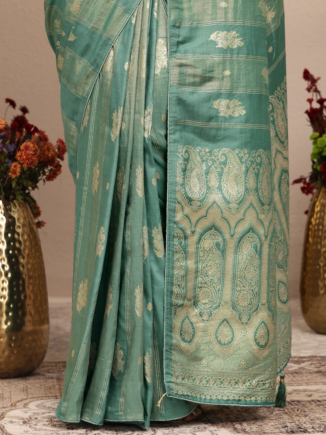 Green Woven Design Banarsi Silk Blend Saree With Unstitched Blouse Piece