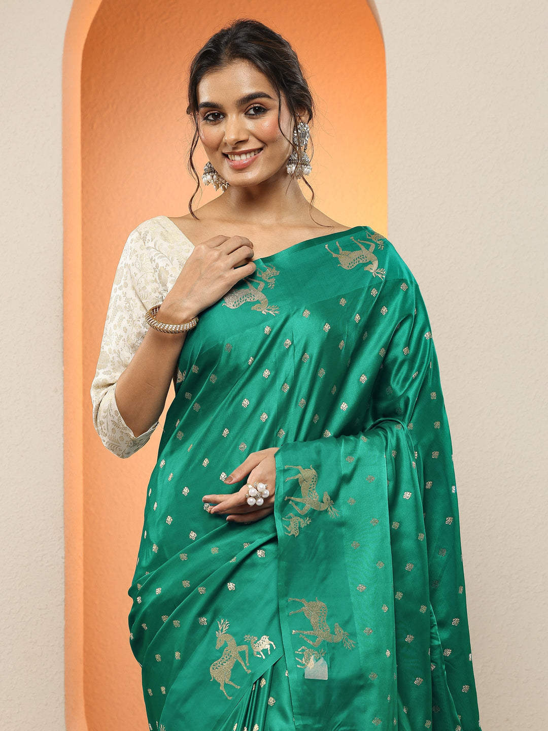 Green Woven Design Silk Blend Sarees With Unstitched Blouse Piece