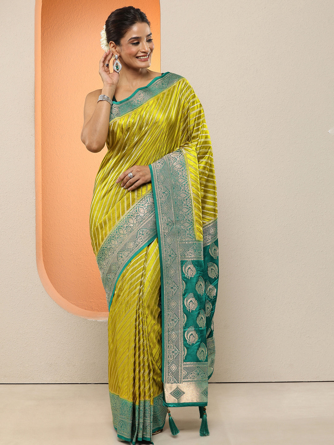 Green Woven Design Silk Blend Sarees With Unstitched Blouse Piece