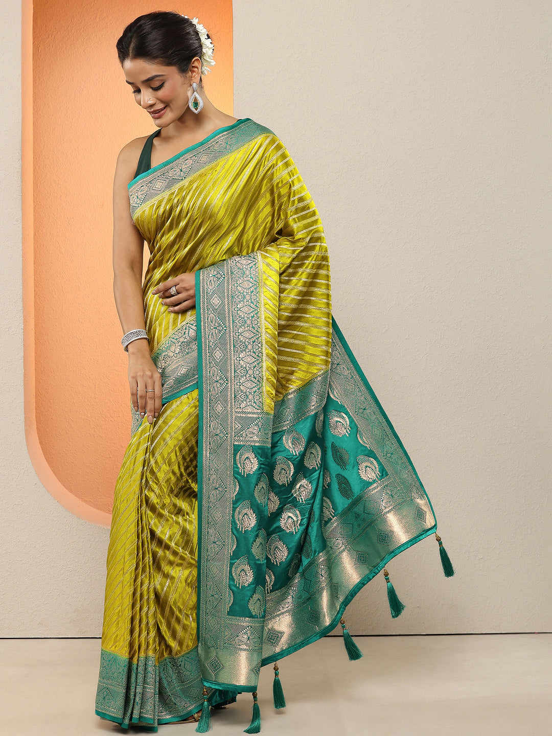 Green Woven Design Silk Blend Sarees With Unstitched Blouse Piece